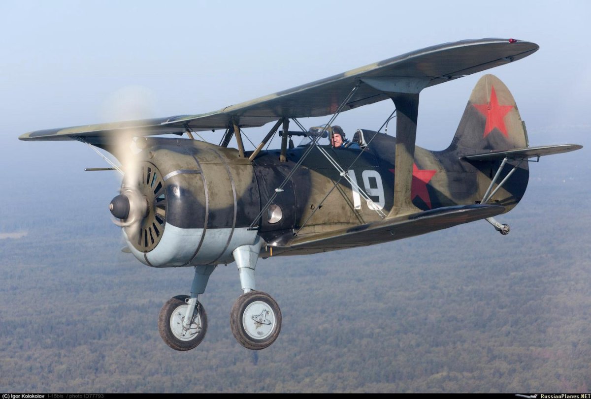 Истребитель биплан и-15