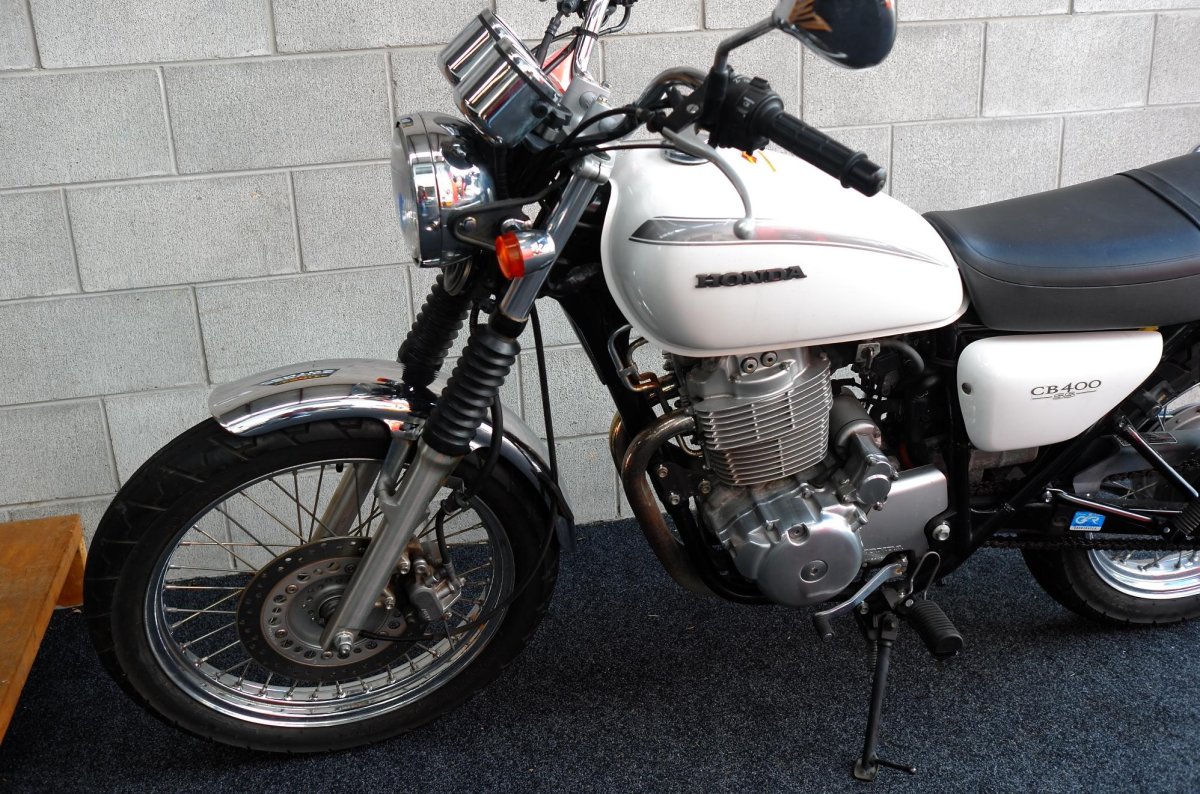 Honda cb400ss-e