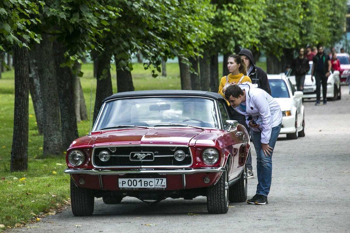 Усадьба Архангельское выставка автомобилей