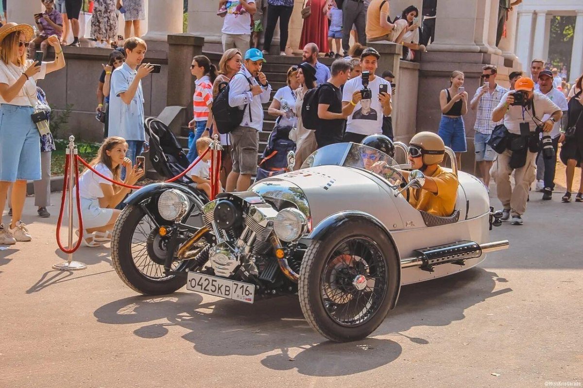 Выставка автомобилей