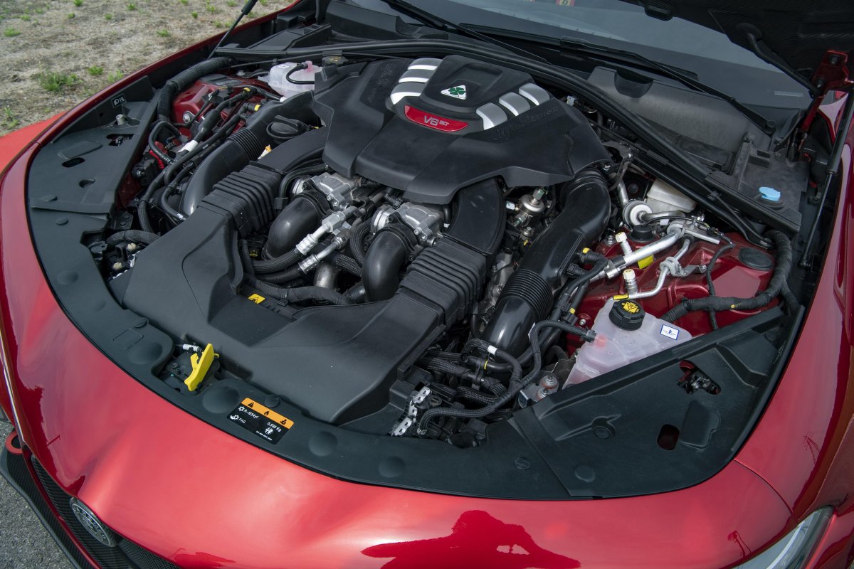 Alfa Romeo Giulia подкапотное пространство