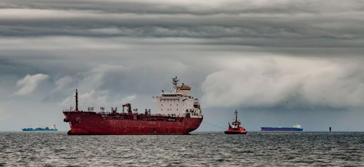 Танкер губернатор Фархутдинов