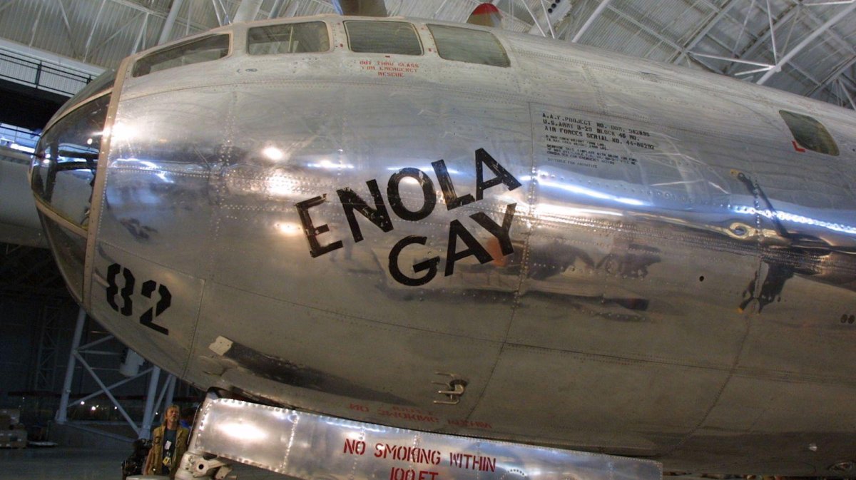 Бомбардировщик b-29 «Enola gay»
