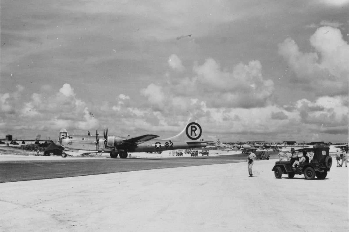 Бомбардировщик b-29 «Enola gay»