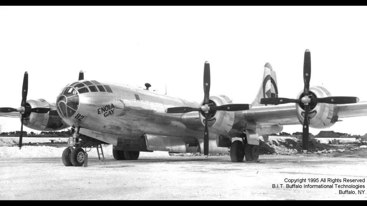 Бомбардировщик в-29 «Enola gay»,