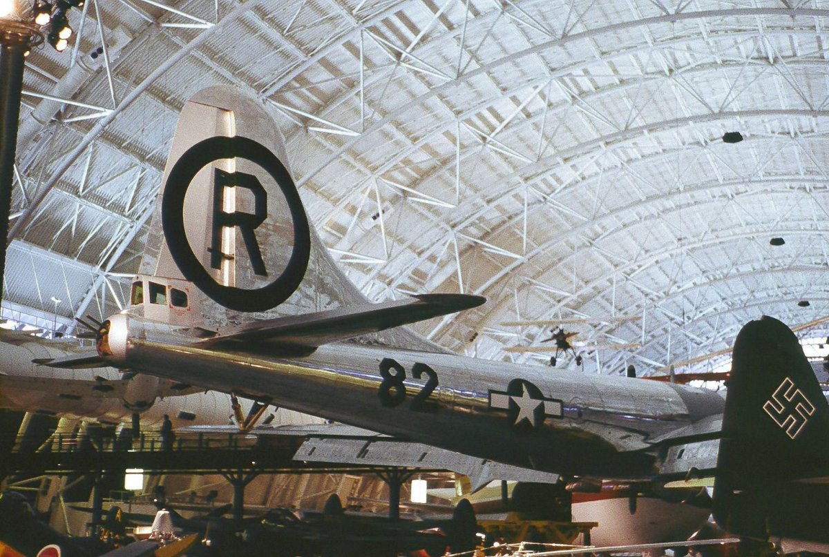 Б 29 Энола Гэй