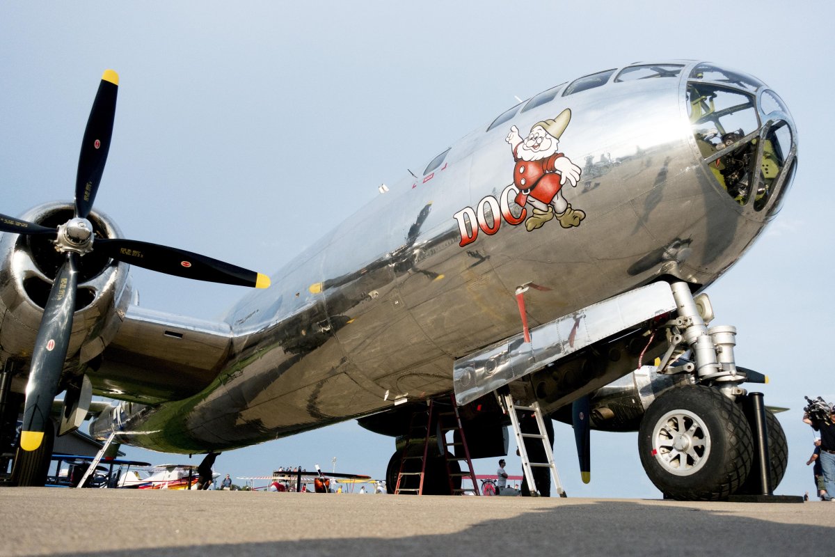 Бомбардировщик Энола Гэй