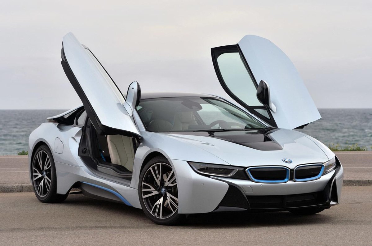 БМВ спортивная i8