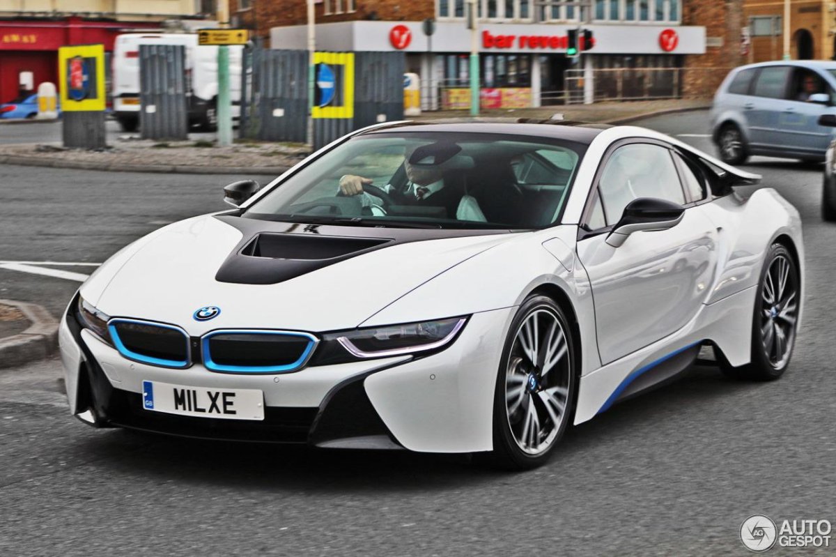 BMW i8 белая