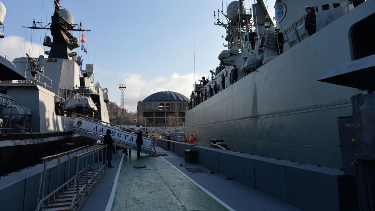 Военный порт Махачкала