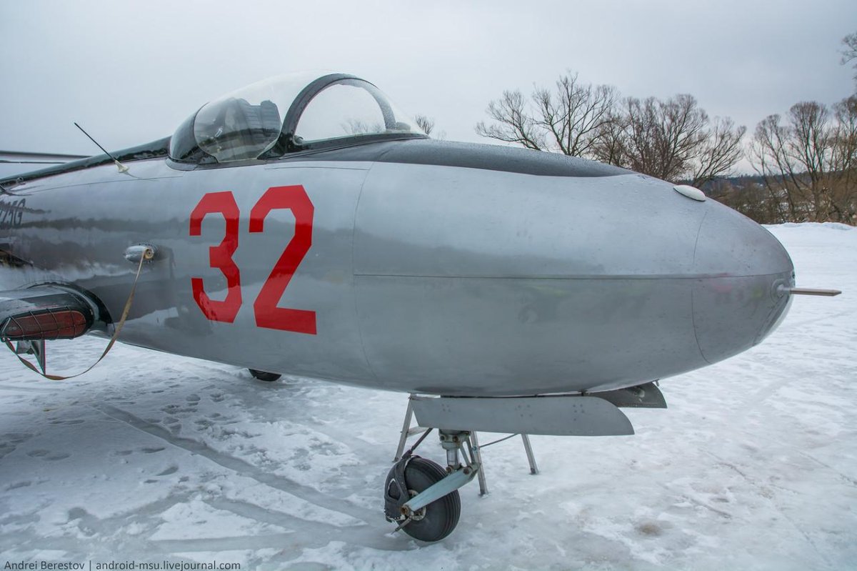 Спортивный реактивный самолет як 32
