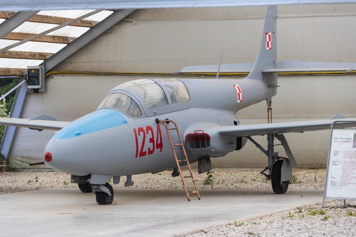 PZL TS-11 Искра