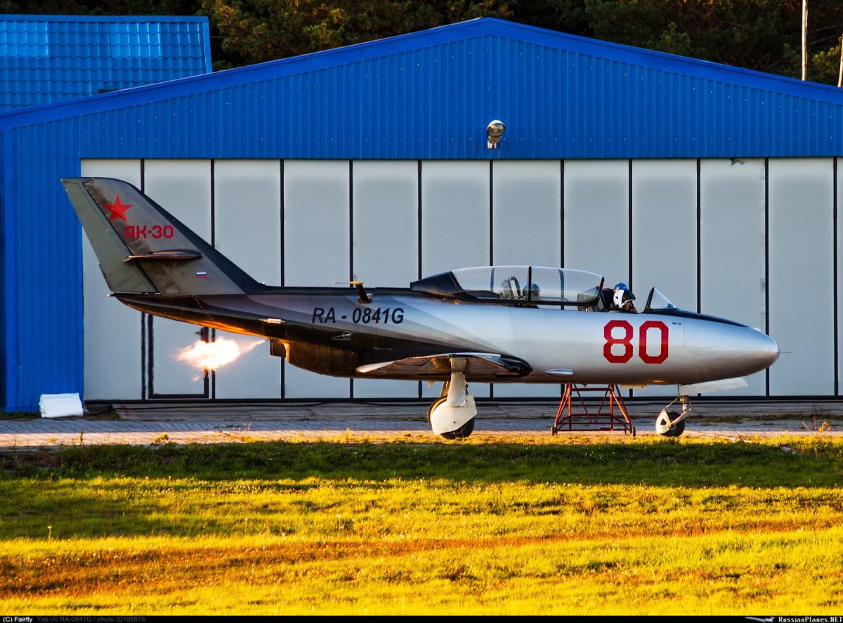 Учебный самолет як 30