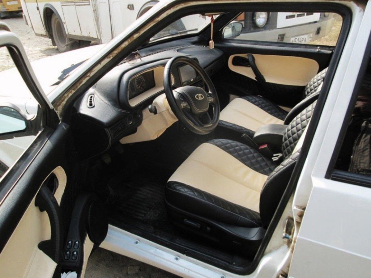 Бежевый салон ВАЗ 2115