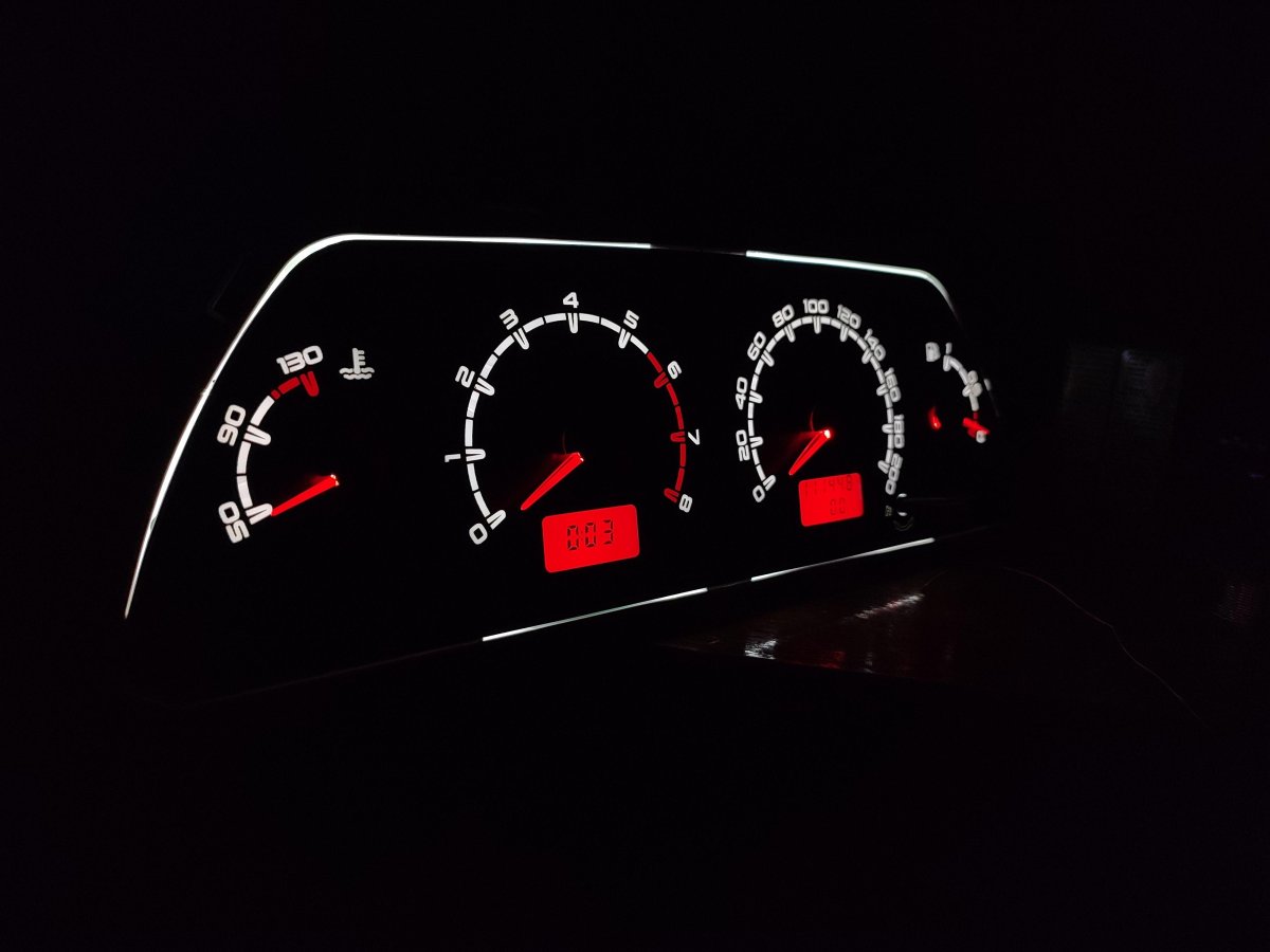 Накладка на приборную панель ВАЗ 2110