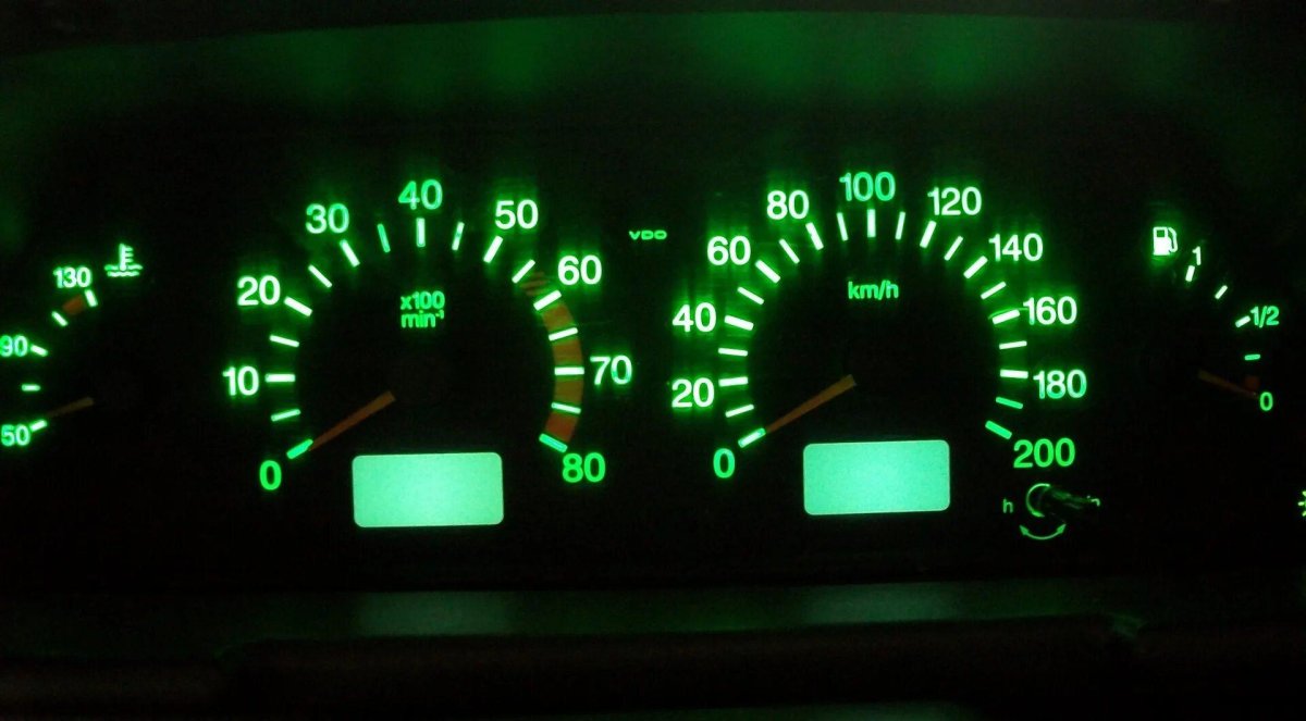 Зеленая приборная панель ВАЗ 2114