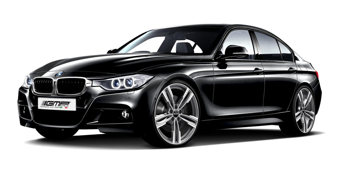 БМВ м5 на белом фоне