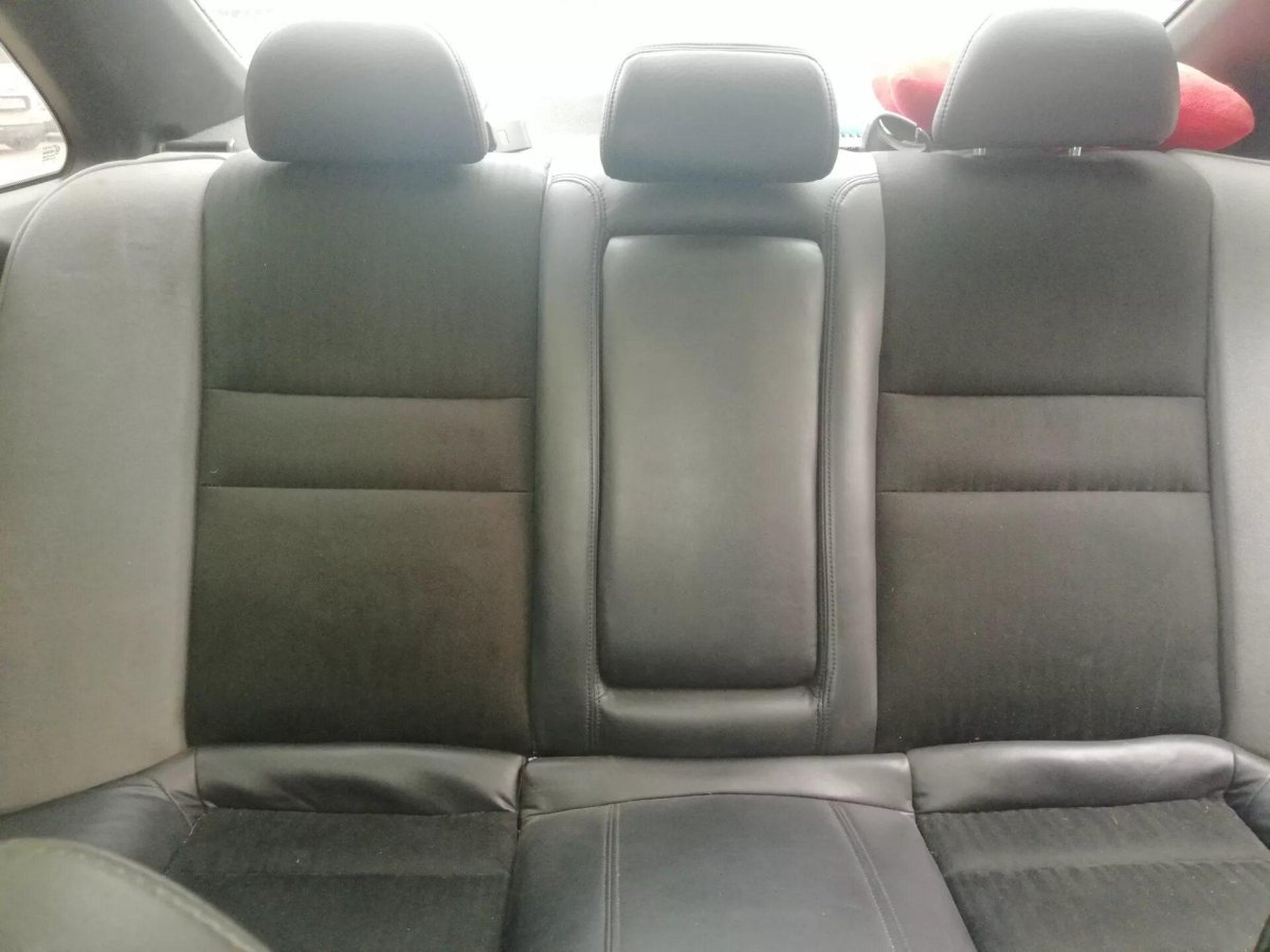 Салон Honda Accord 7 сзади