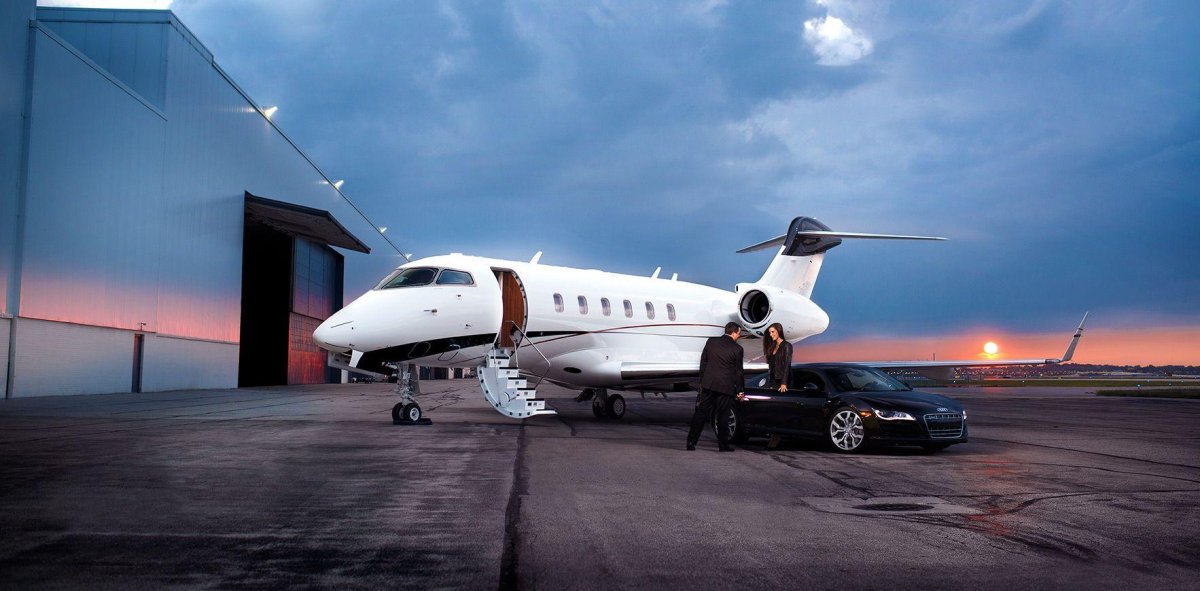 Самолет бизнес Джет