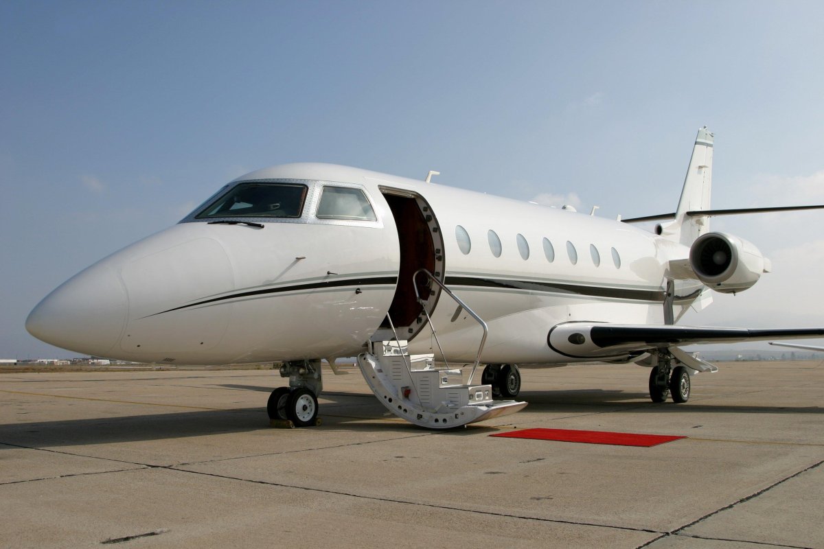 Джет самолет