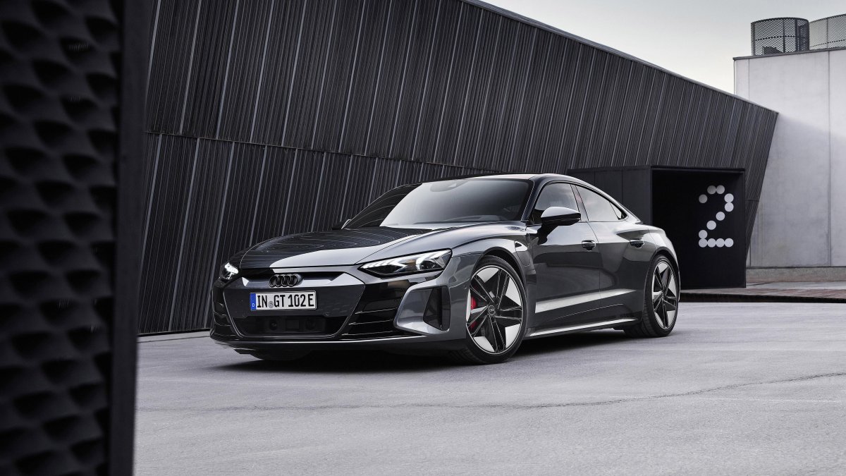 Ауди е-трон gt 2021