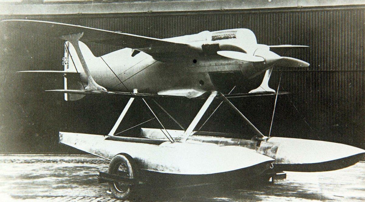 Macchi m.b.323