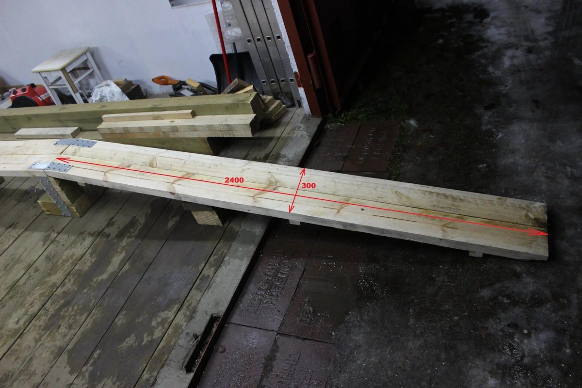 Деревянная эстакада для автомобиля