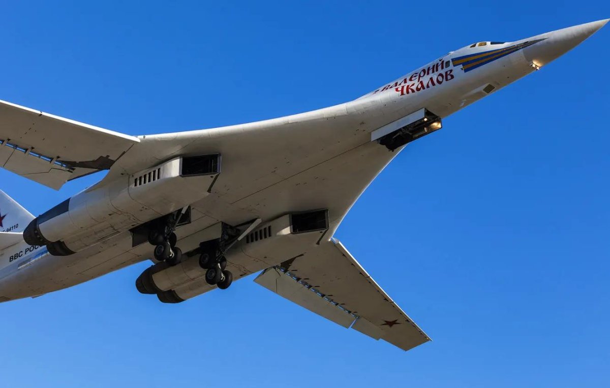 Стратегический ракетоносец ту-160 белый лебедь
