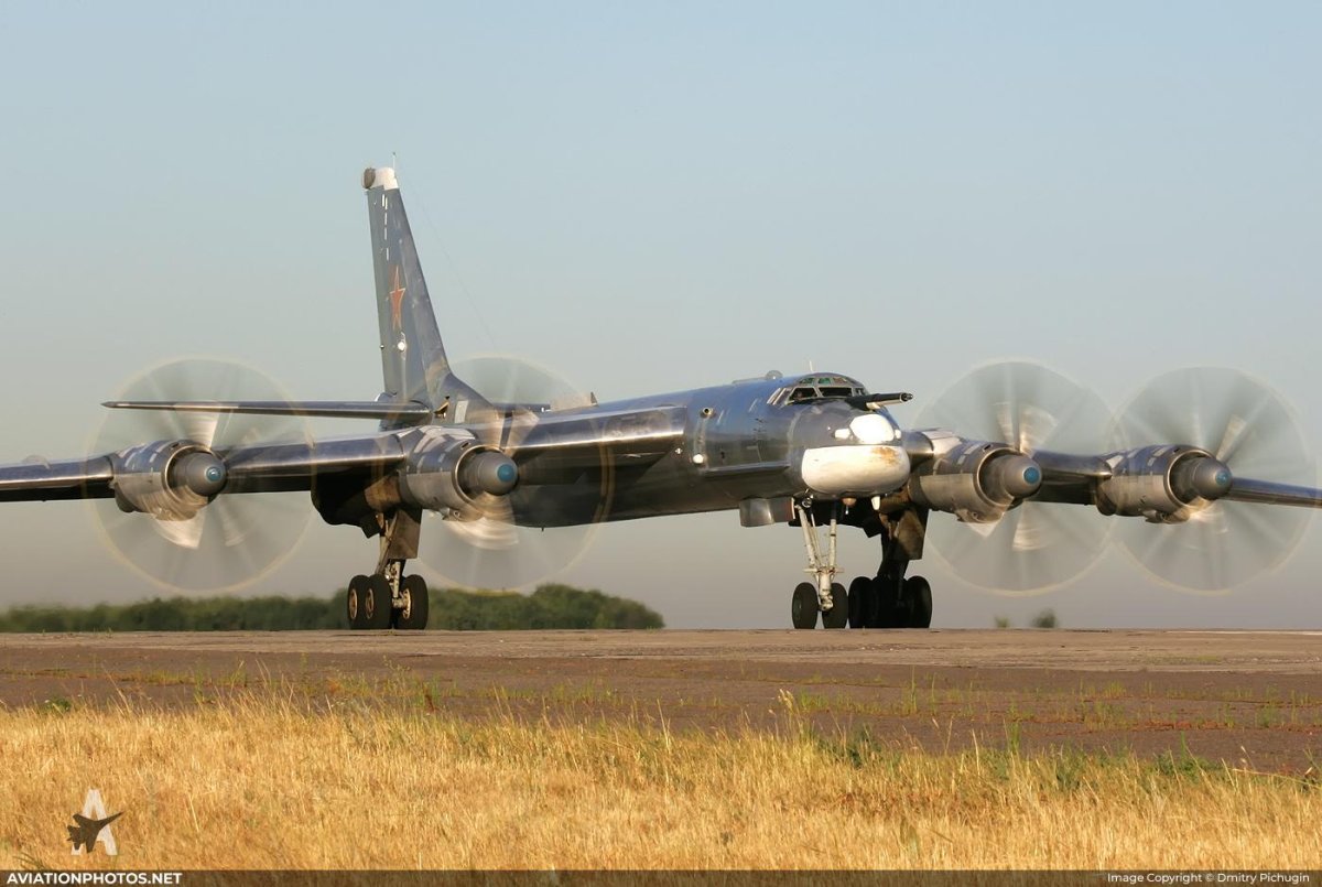 Ту-95 бомбардировщик