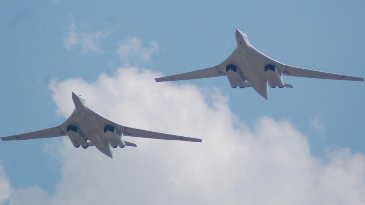 Стратегический бомбардировщик ту-160