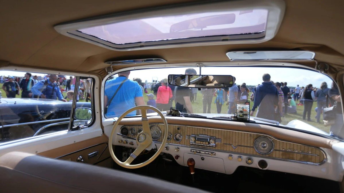 ГАЗ-13 Чайка салон сзади