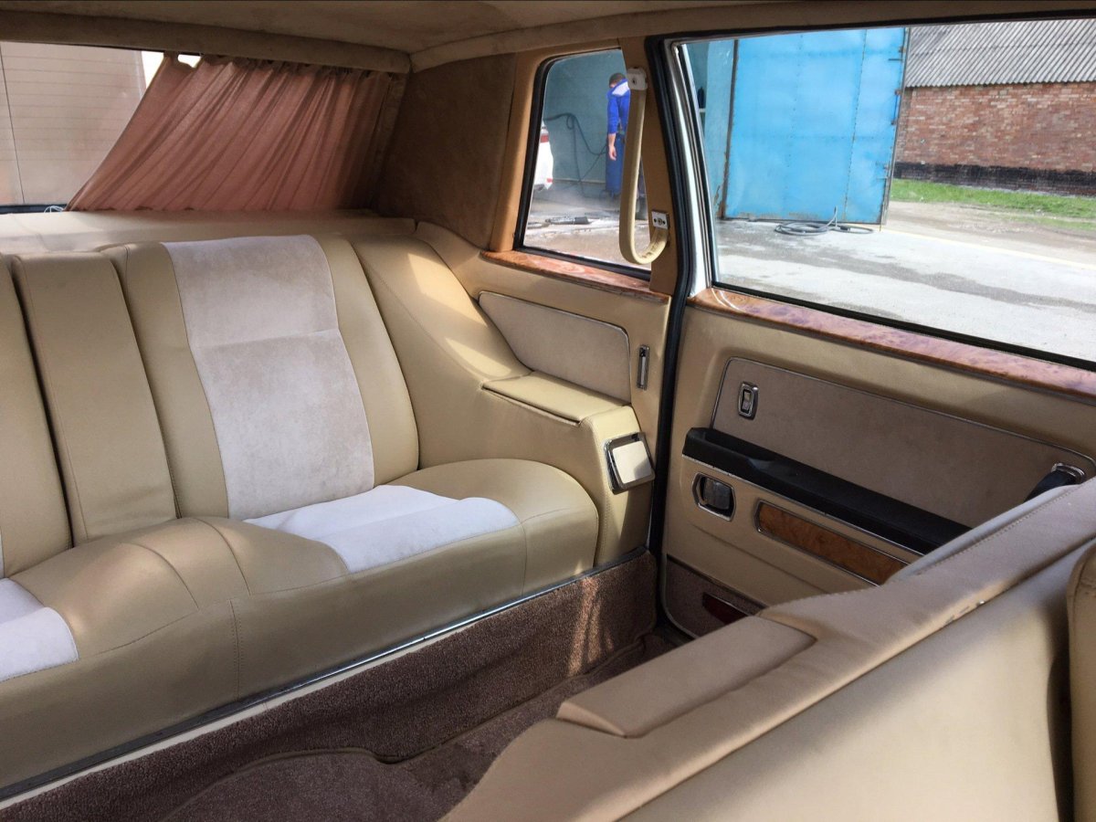 Чайка автомобиль ГАЗ 14 салон