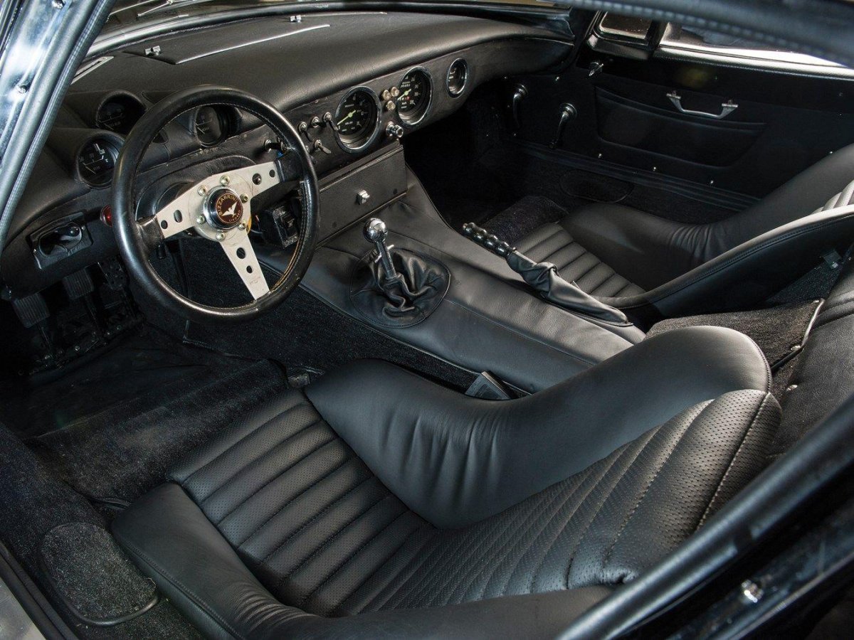 Bizzarrini gt 5300 strada салон