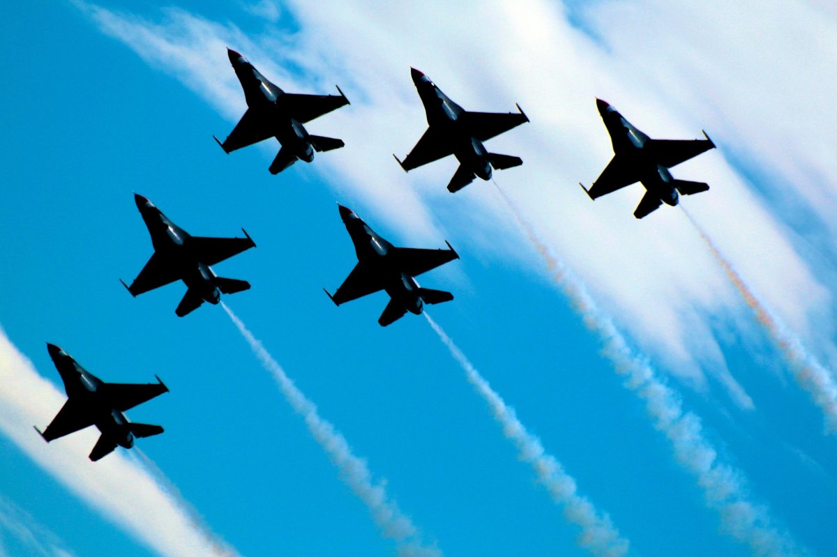 Военные самолеты в небе