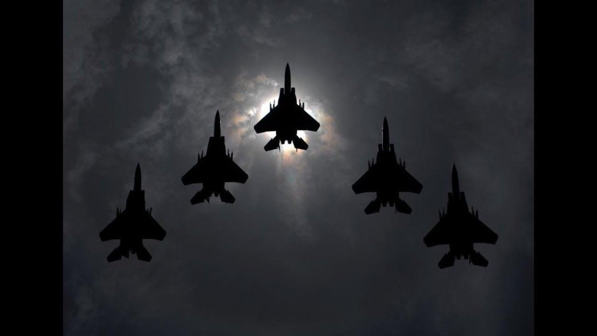 Российские истребители в небе