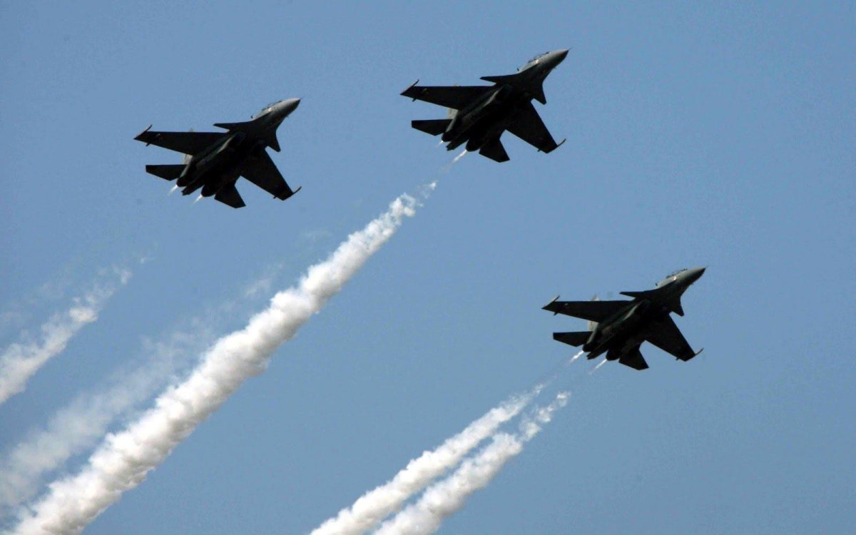 Военные самолеты в небе