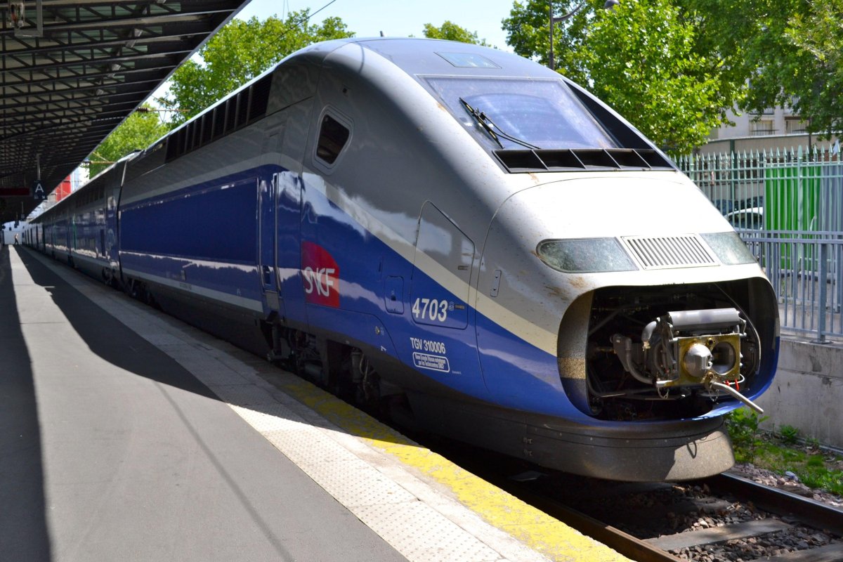 Скоростной поезд TGV Франция