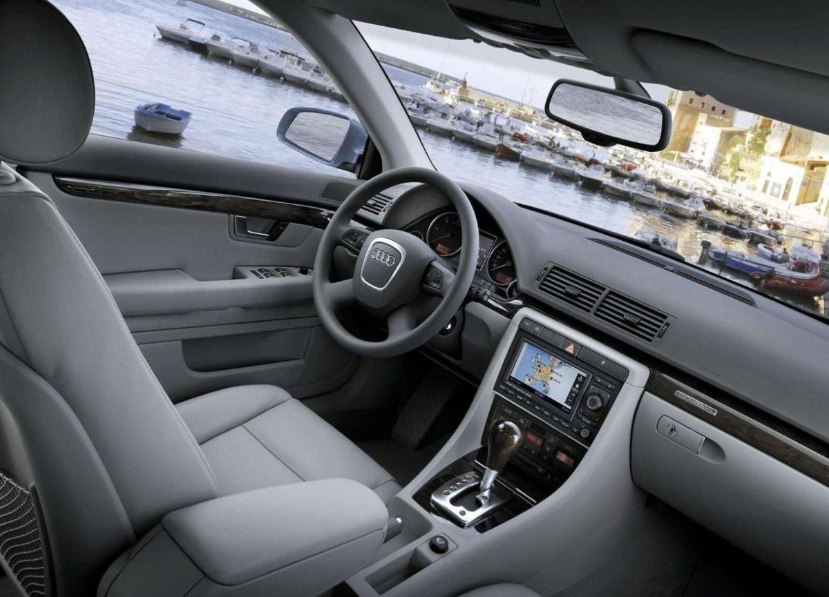 Ауди а4 универсал салон