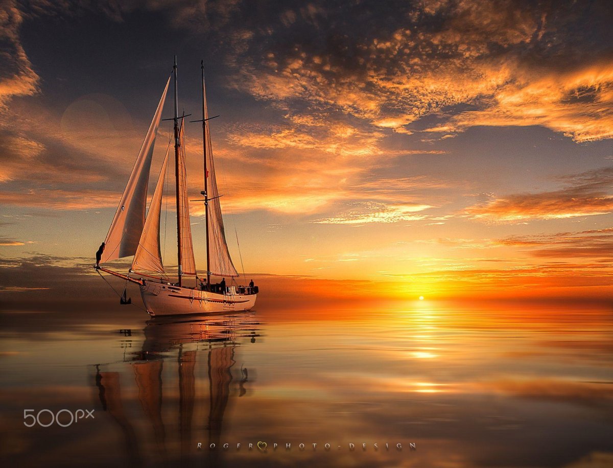 Корабль в море