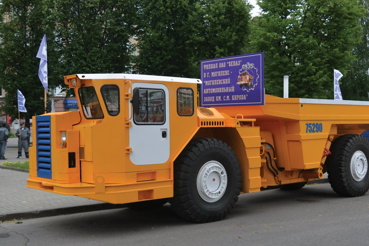 Шахтный самосвал МОАЗ