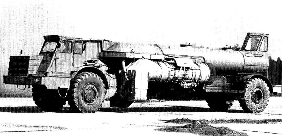 Аэродромный тягач МОАЗ
