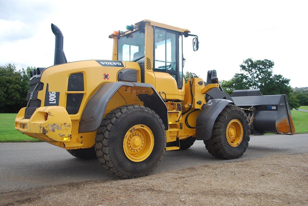 Погрузчик Вольво l90