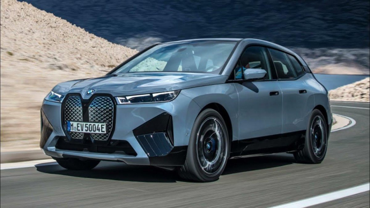 IX BMW электрокроссовер