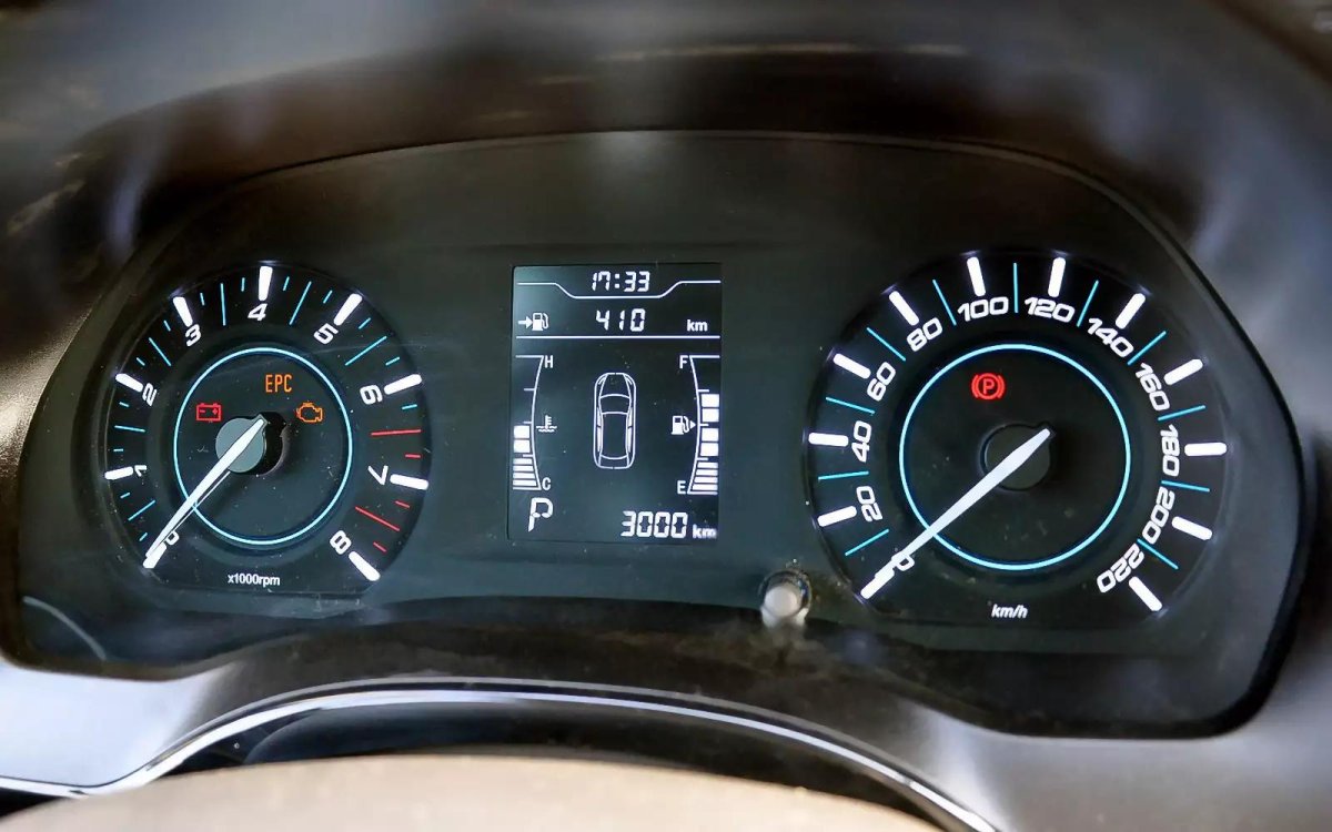 Приборная панель черри Тиго 3