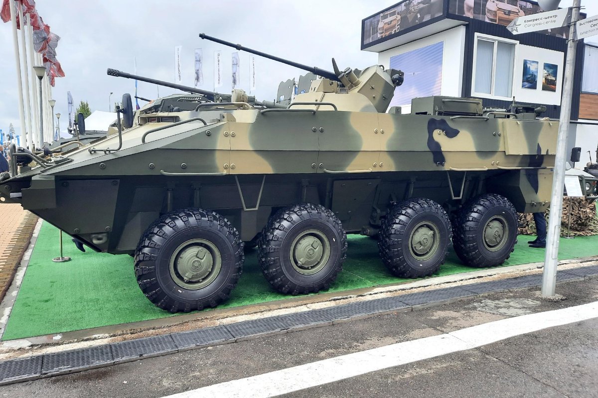 БТР-82 бронетранспортёр