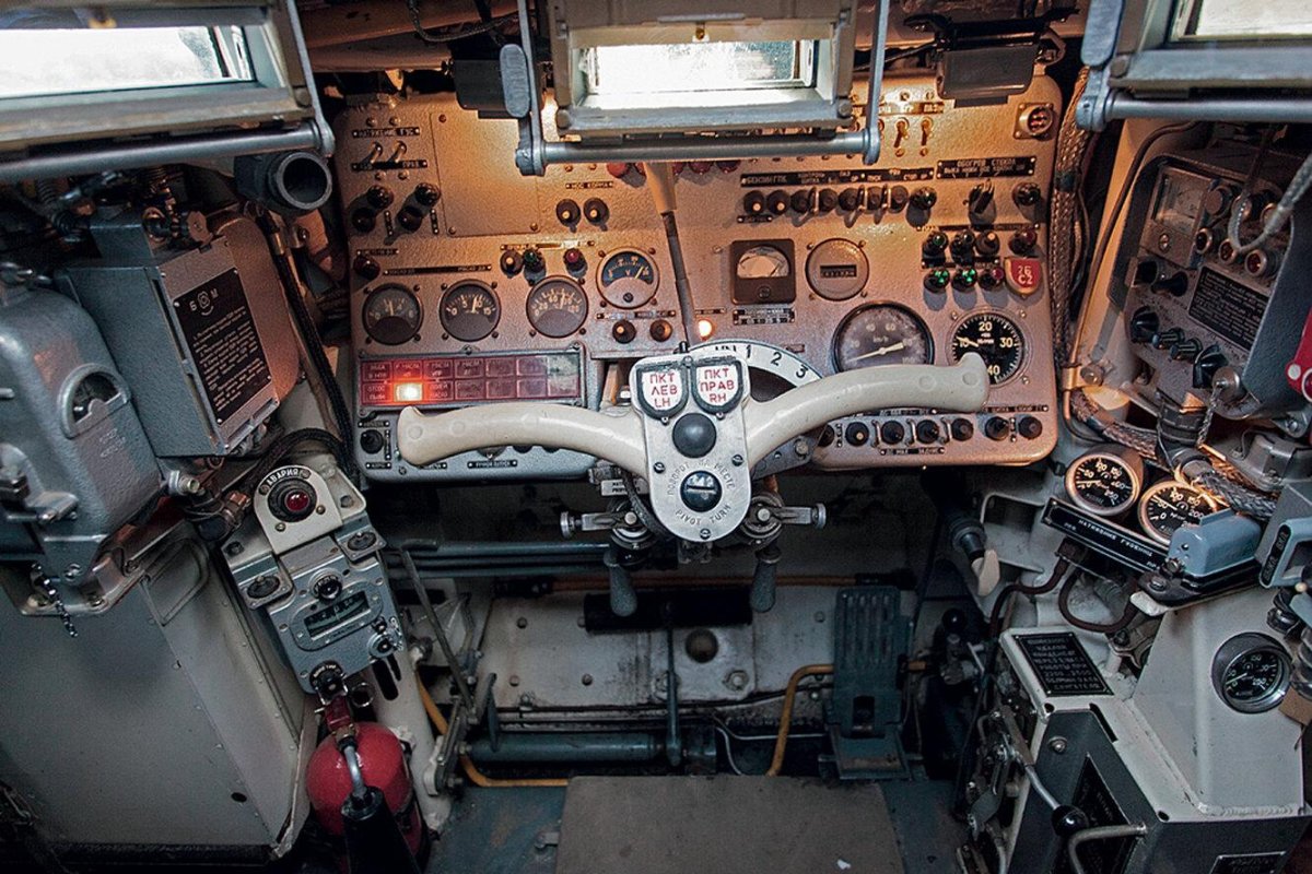 Кабина мехвода БМП 2