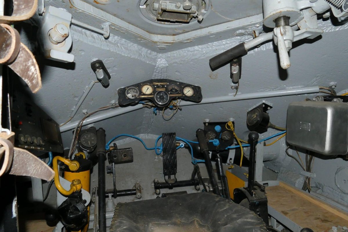 Кабина танка т 80