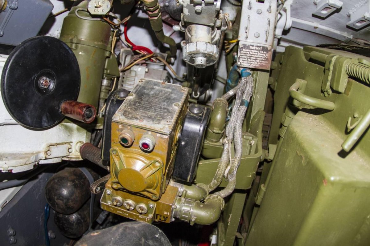 Т 62 люк механика водителя