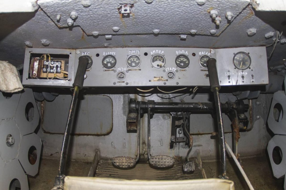 Кабина механика танка т 80