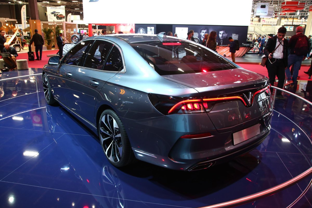 VINFAST Lux 2.0 Paris 2018